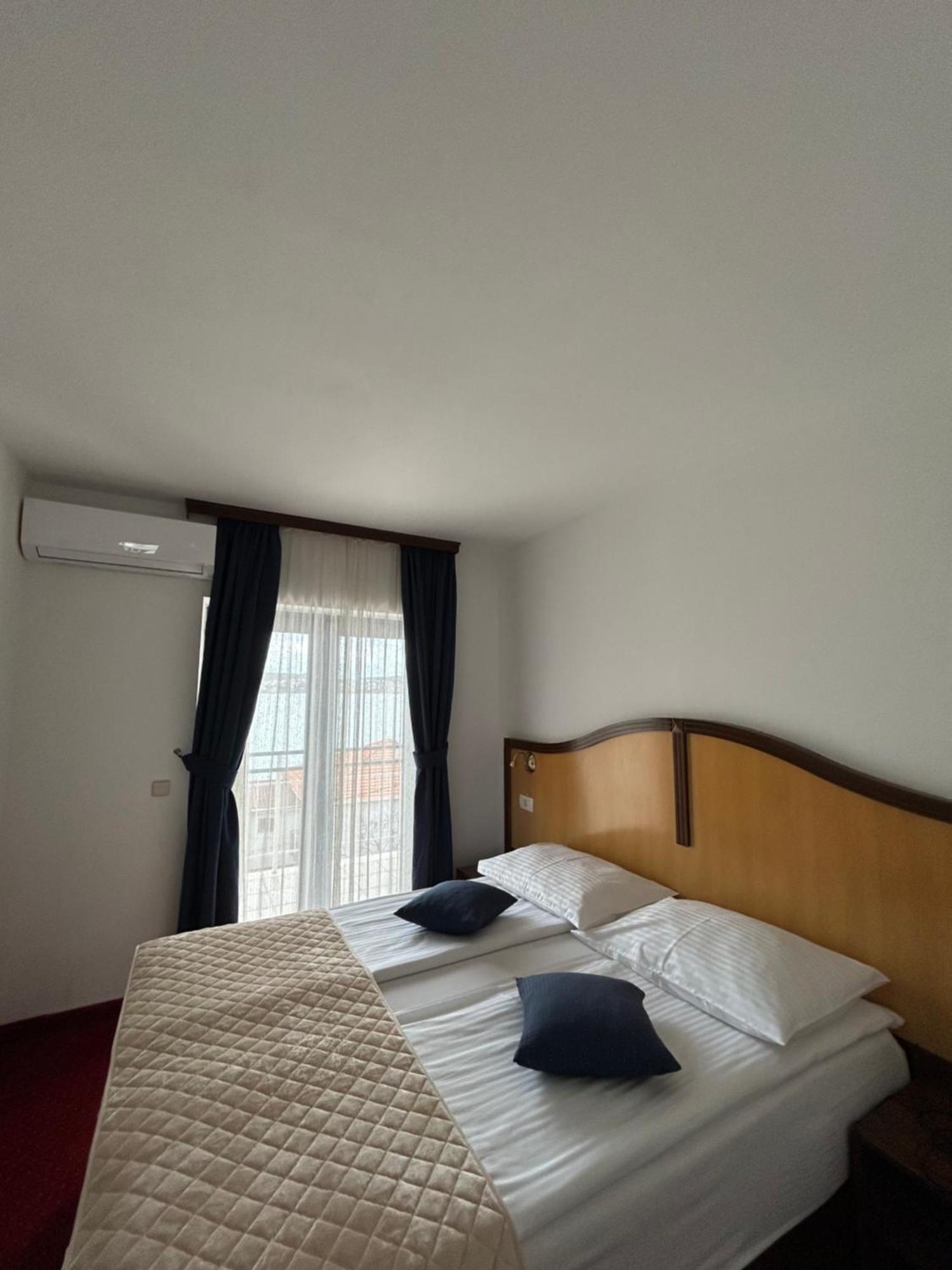 Hotel Bavaria Trogir Seget Donji Ngoại thất bức ảnh