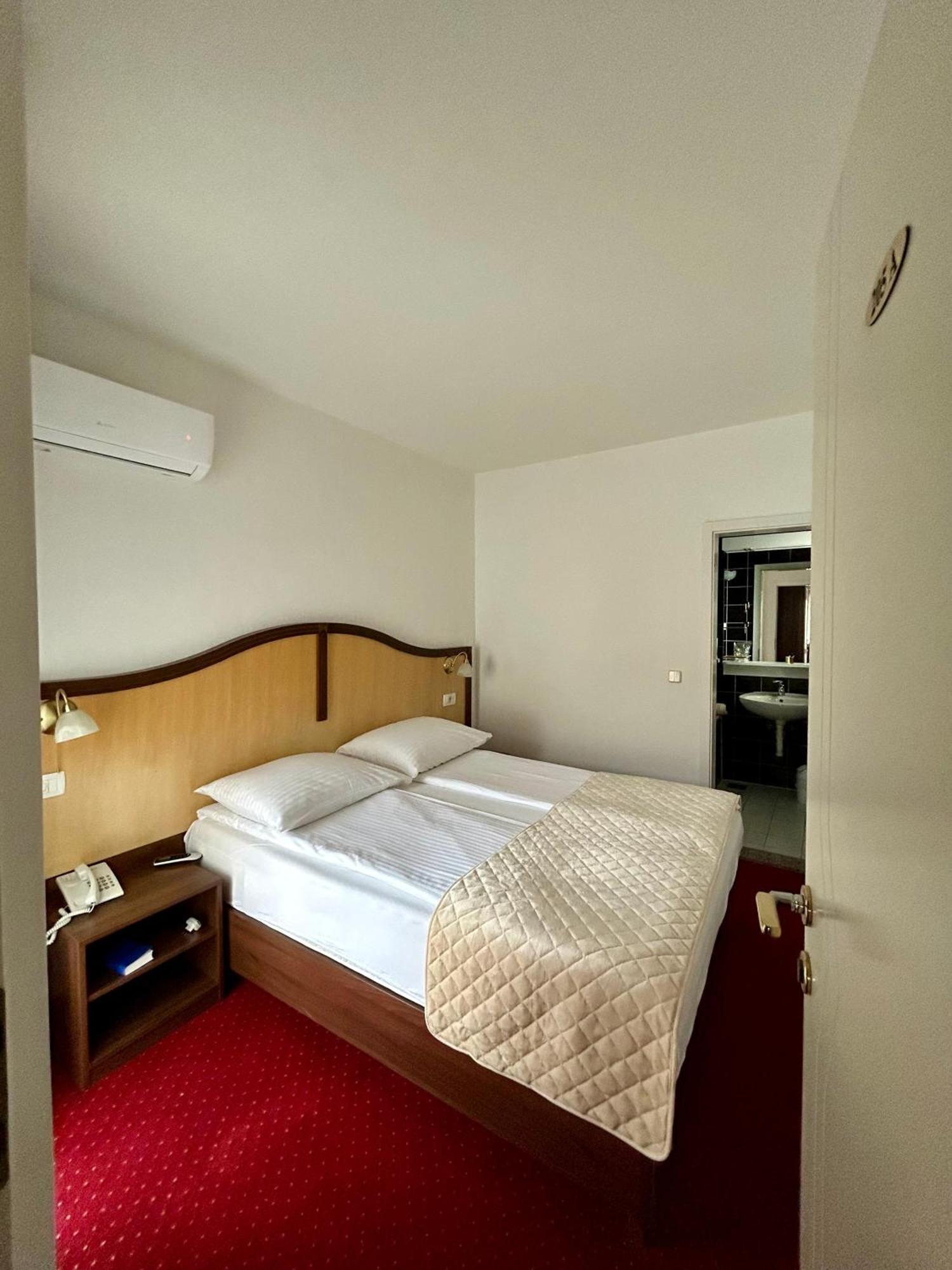 Hotel Bavaria Trogir Seget Donji Ngoại thất bức ảnh