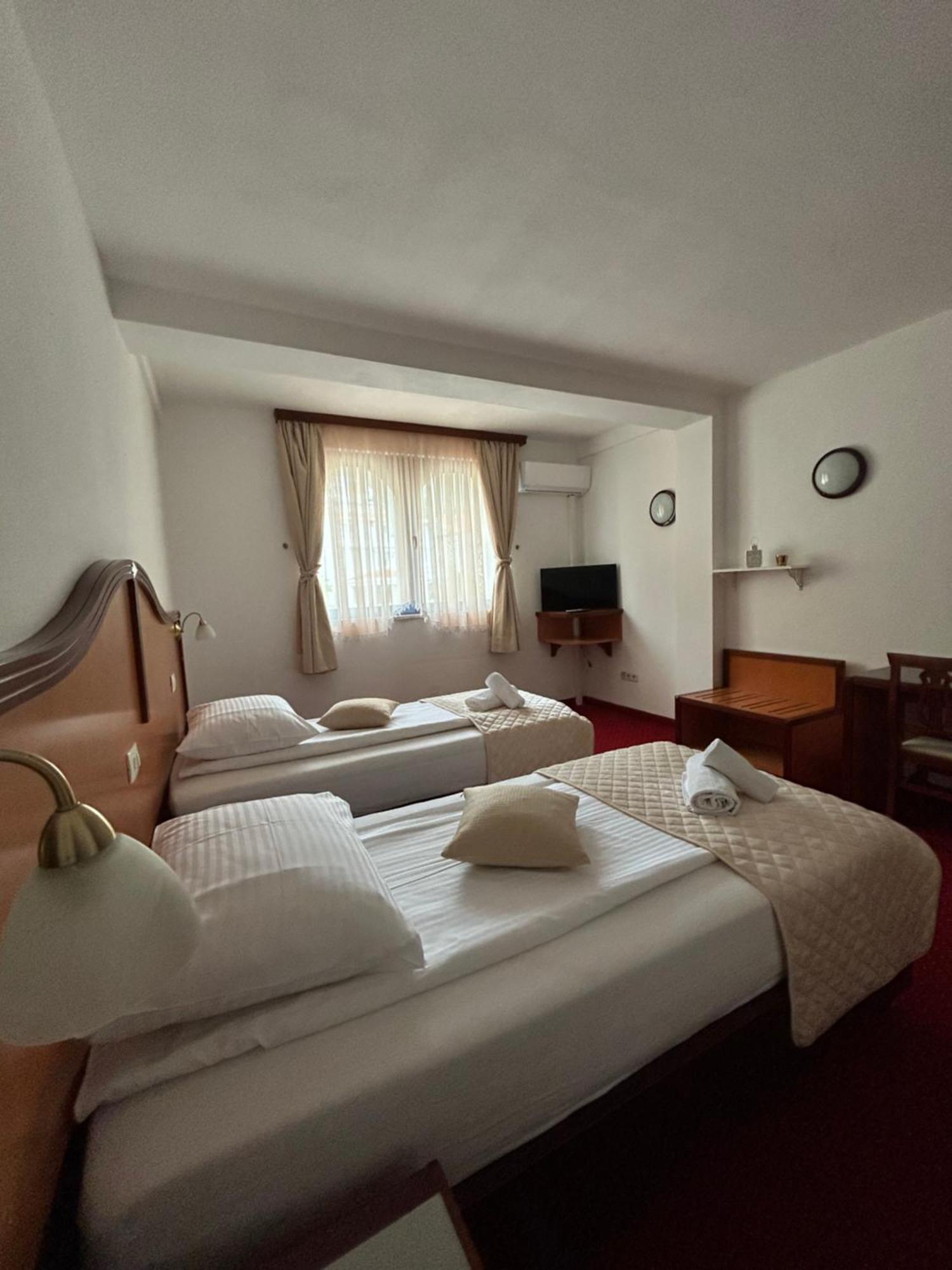 Hotel Bavaria Trogir Seget Donji Ngoại thất bức ảnh