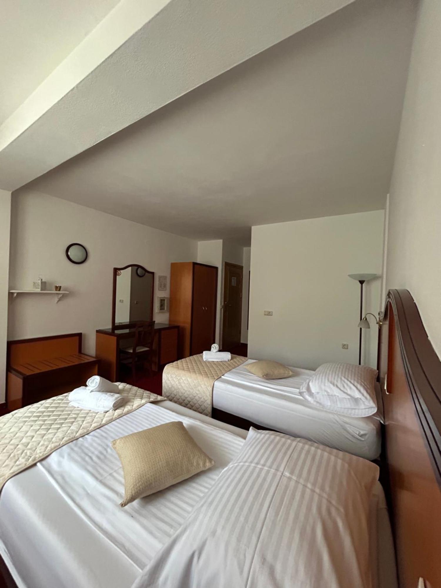 Hotel Bavaria Trogir Seget Donji Ngoại thất bức ảnh