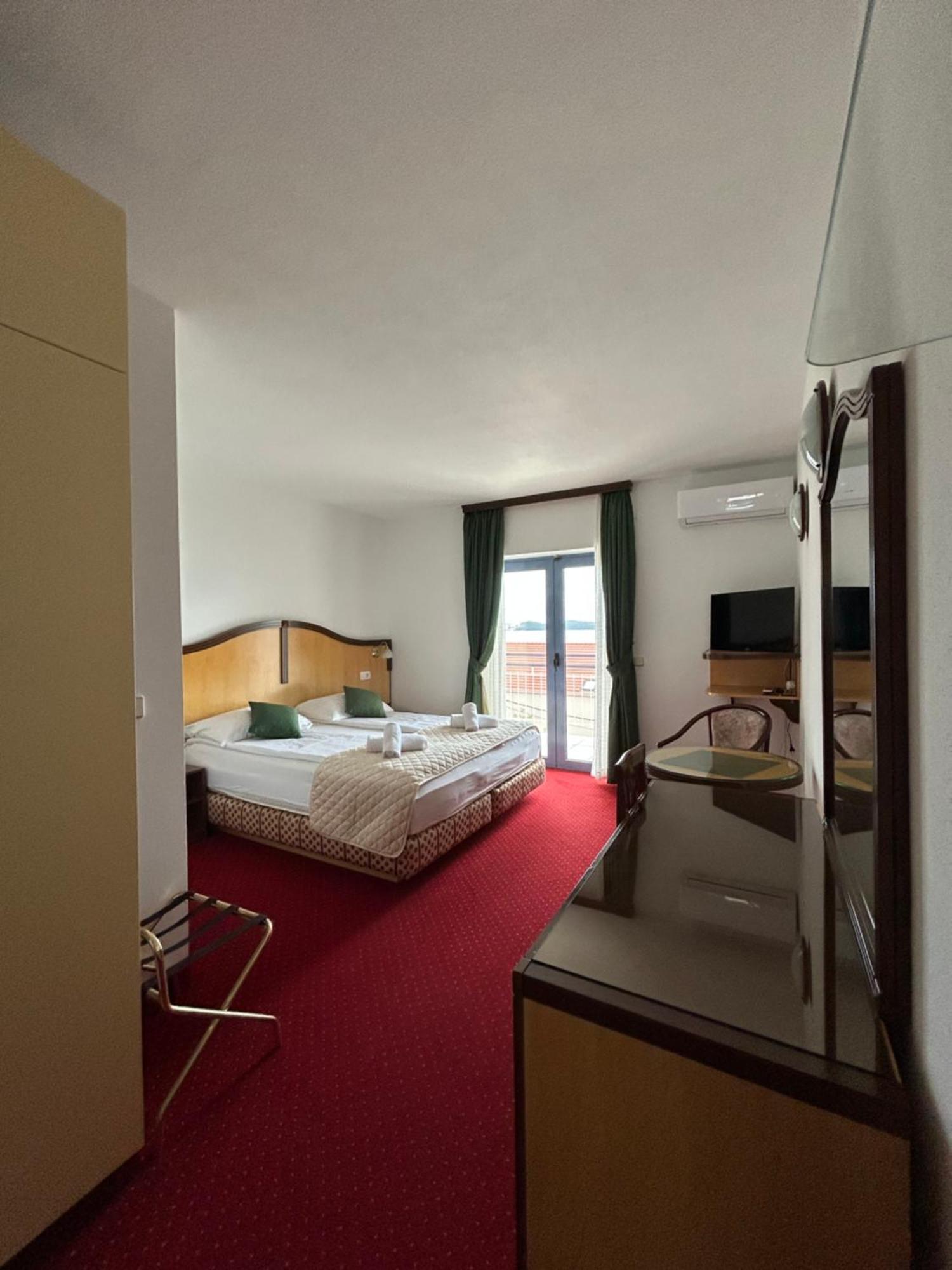 Hotel Bavaria Trogir Seget Donji Ngoại thất bức ảnh